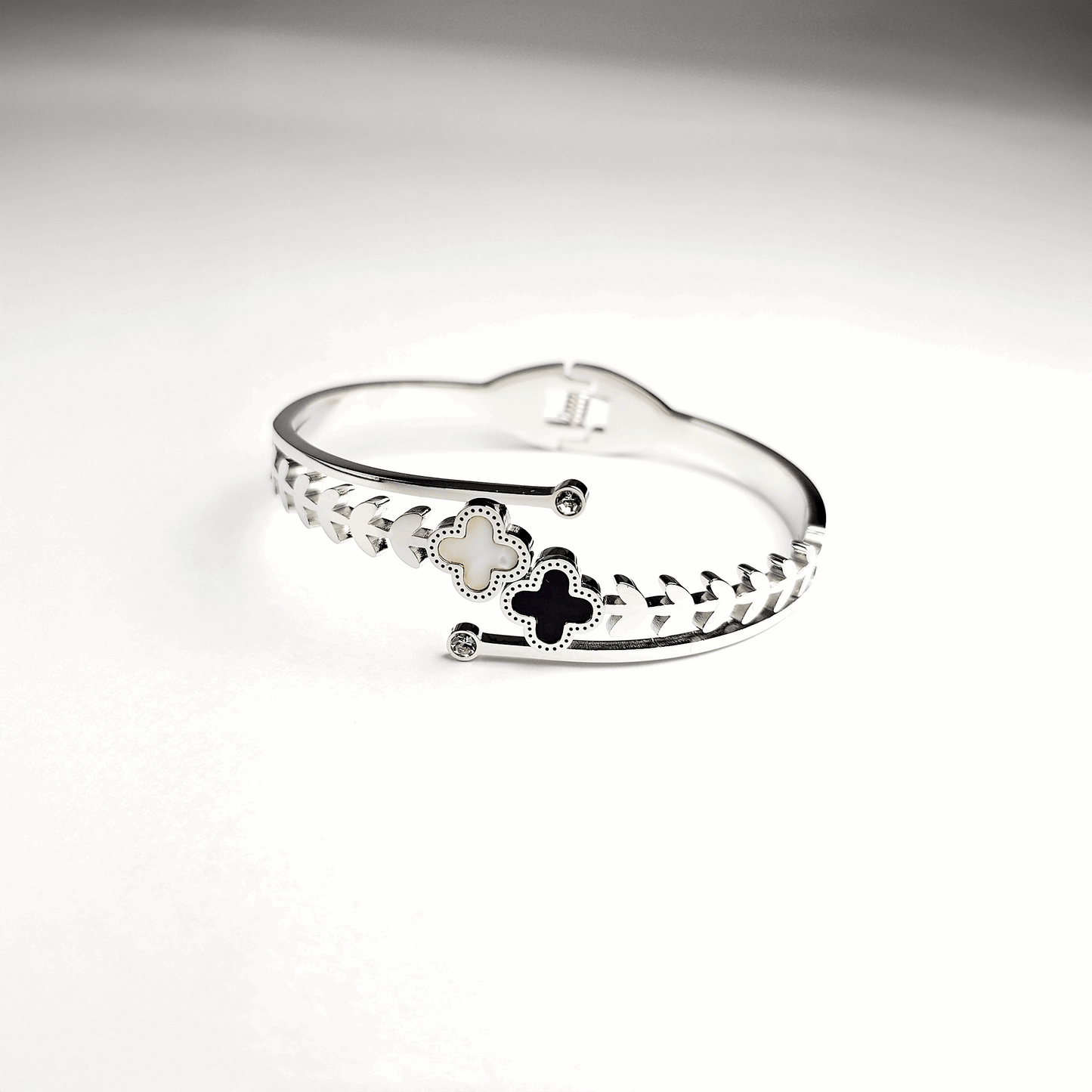 The Timeless Sparkle Jewellery Set - Aagrah Jewels™