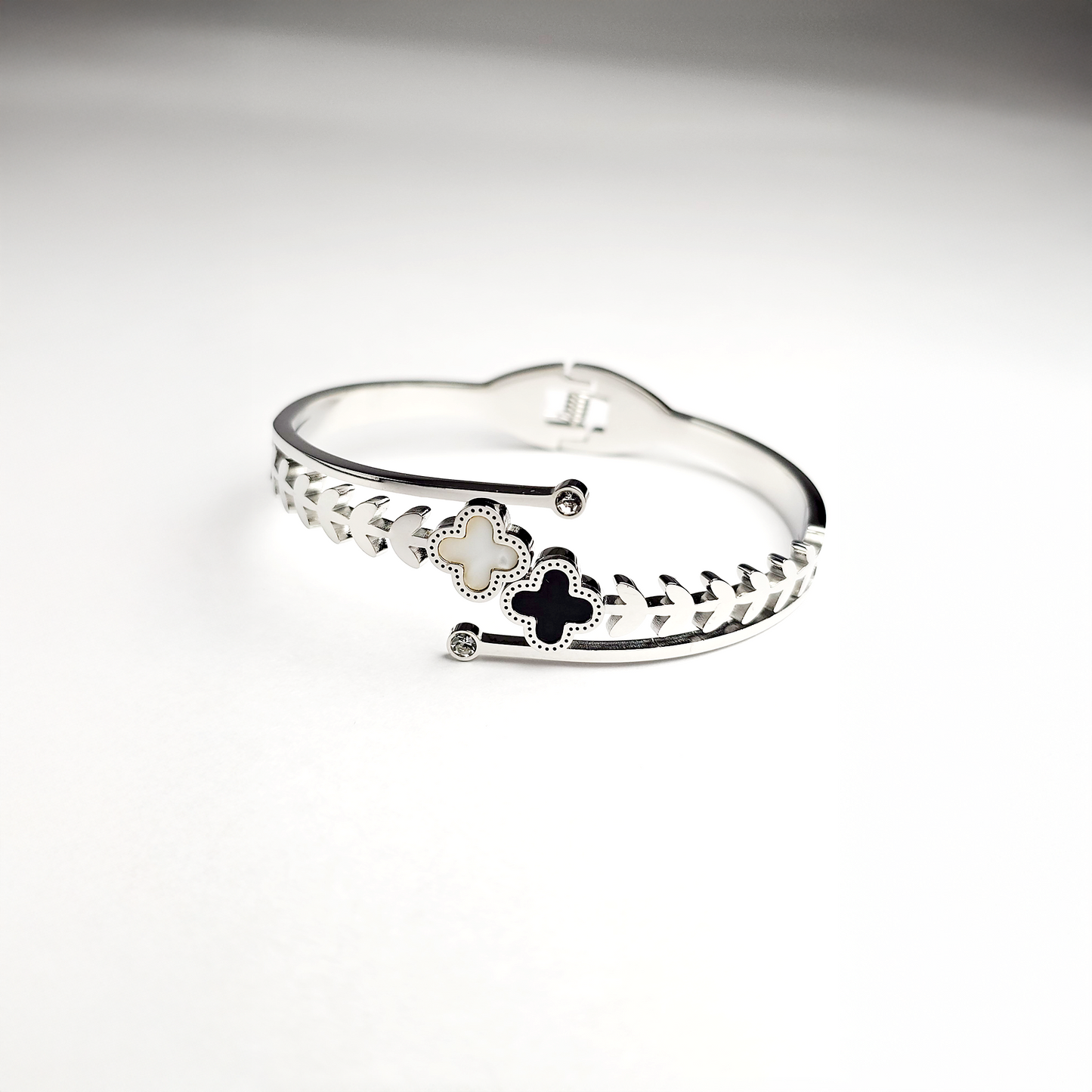 The Timeless Sparkle Jewellery Set - Aagrah Jewels™