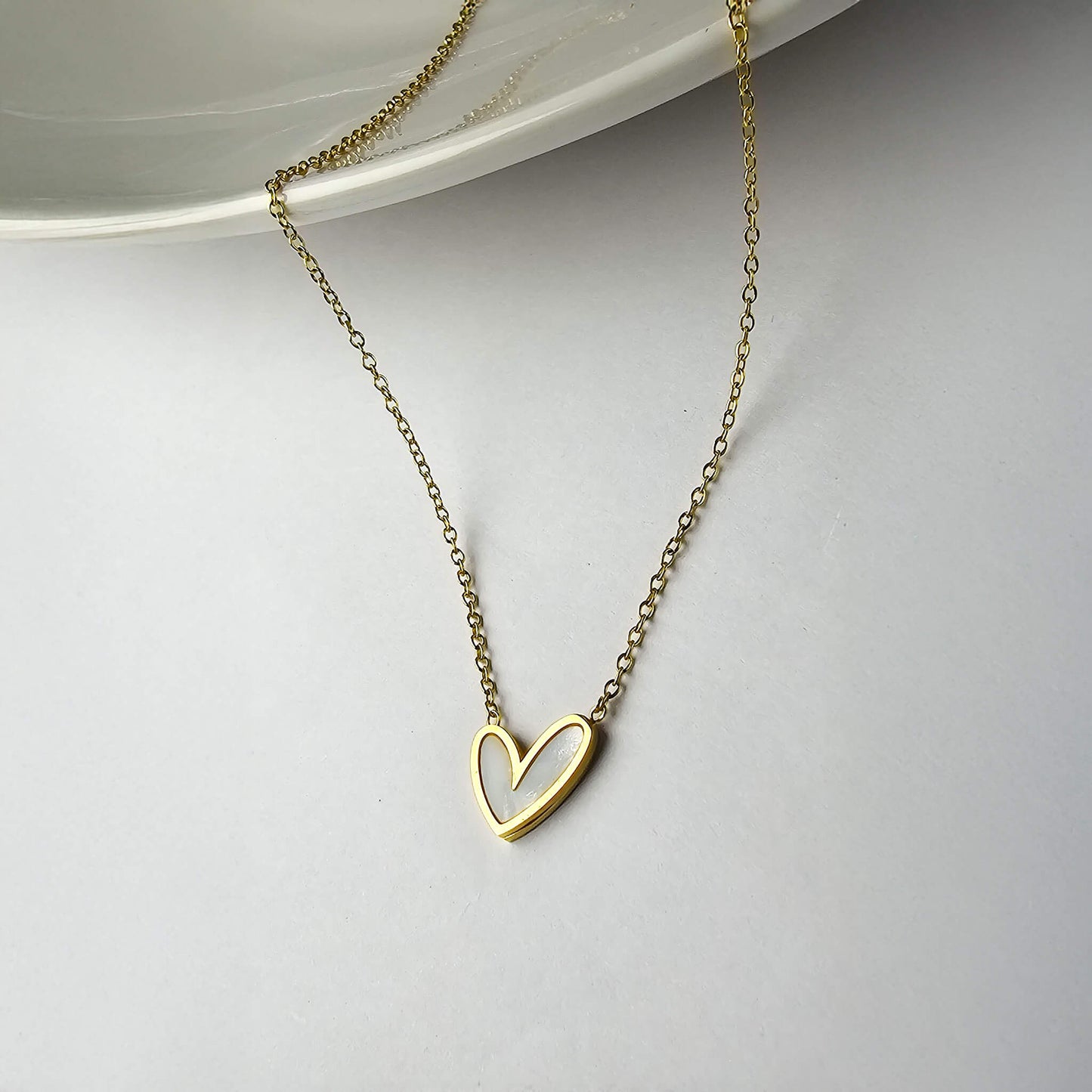 Amora Outline Heart Pendant Necklace