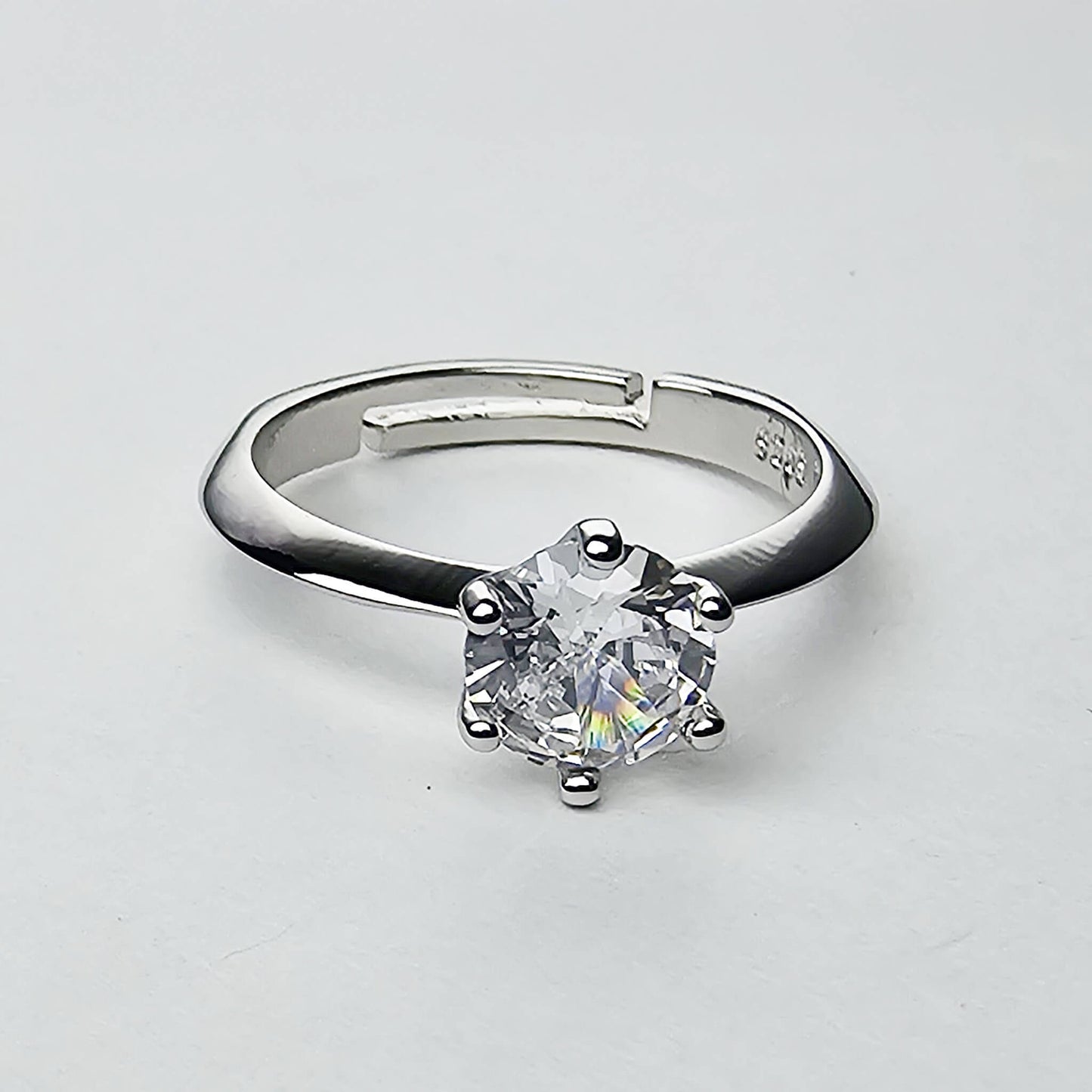 Lyra Classic Solitaire Ring