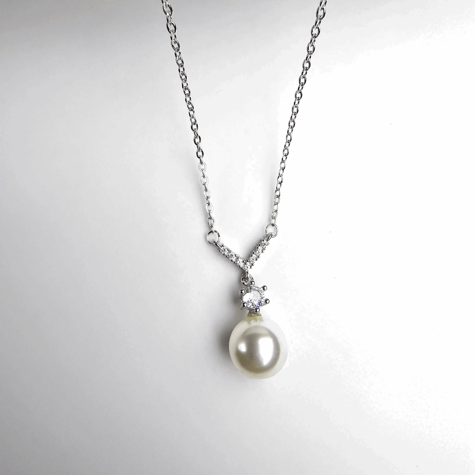 The Elegant Pearl & Diamond Pendant - Aagrah Jewels™