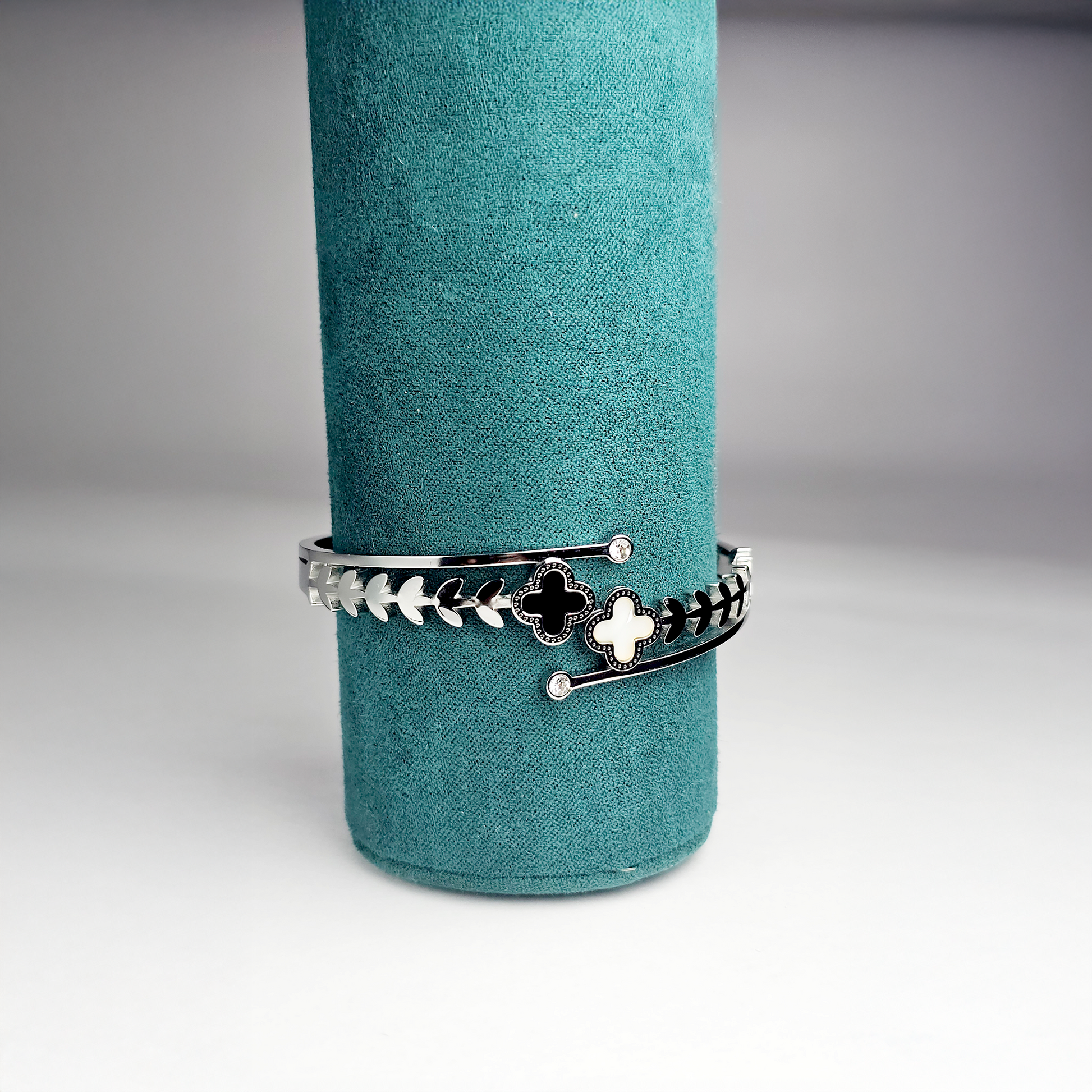 The Clover Luxe Bracelet - Aagrah Jewels™