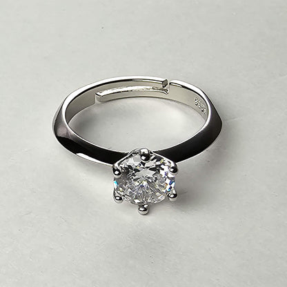Lyra Classic Solitaire Ring