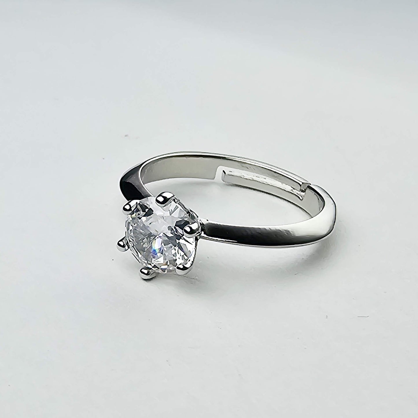 Lyra Classic Solitaire Ring