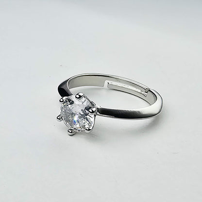 Lyra Classic Solitaire Ring
