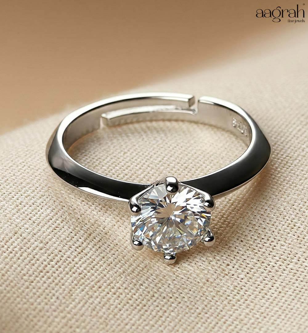 Lyra Classic Solitaire Ring