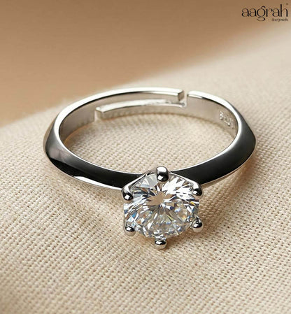 Lyra Classic Solitaire Ring