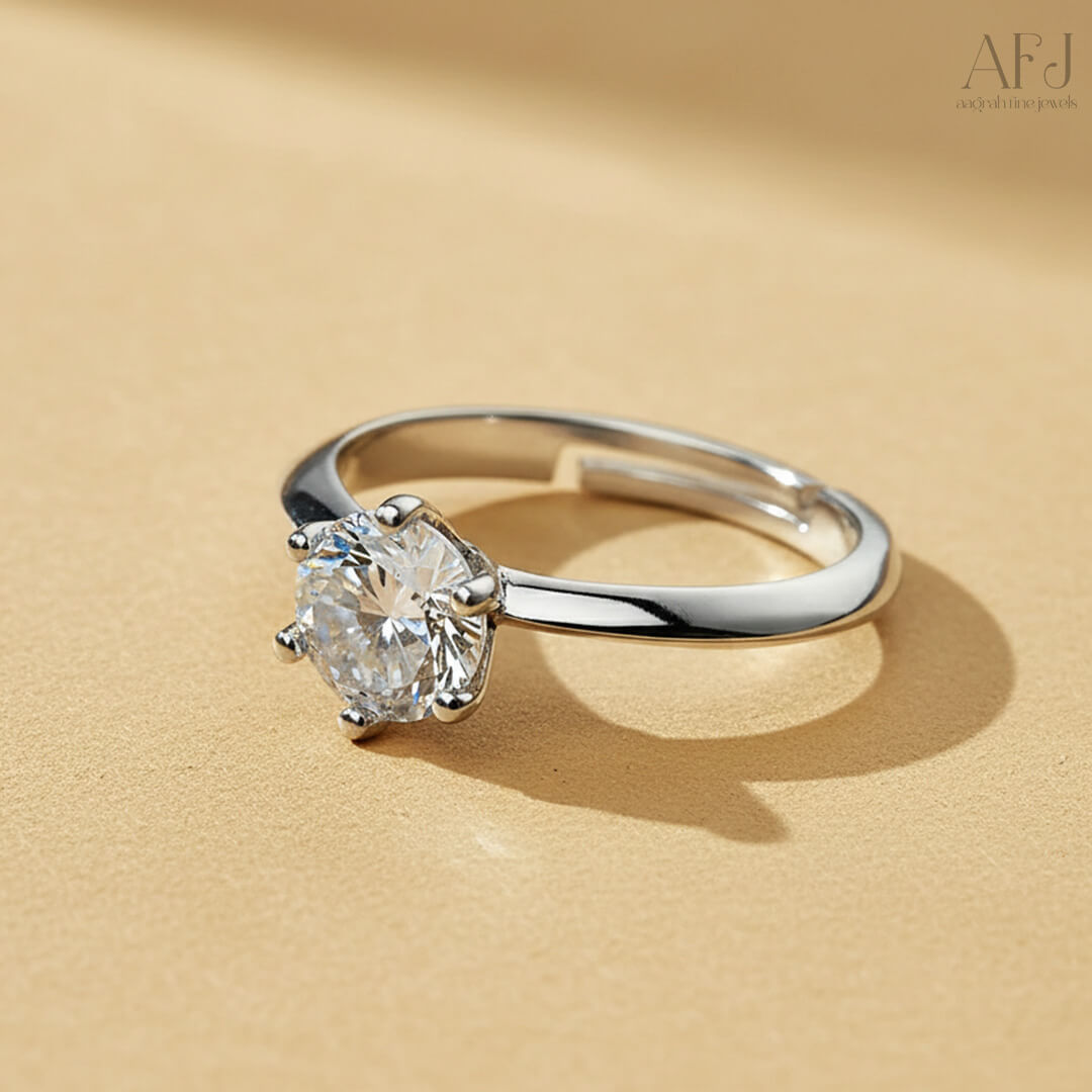 Lyra Classic Solitaire Ring