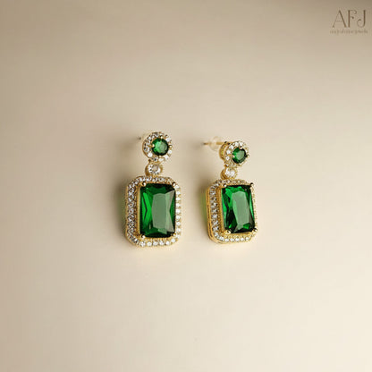 Gold-Plated Elegant Emerald Geometric Pendant Set