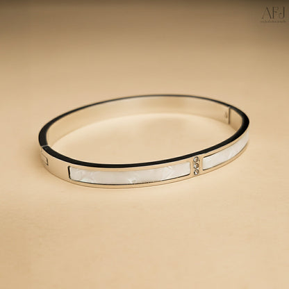 The Mother of Pearl Elegance Bracelet