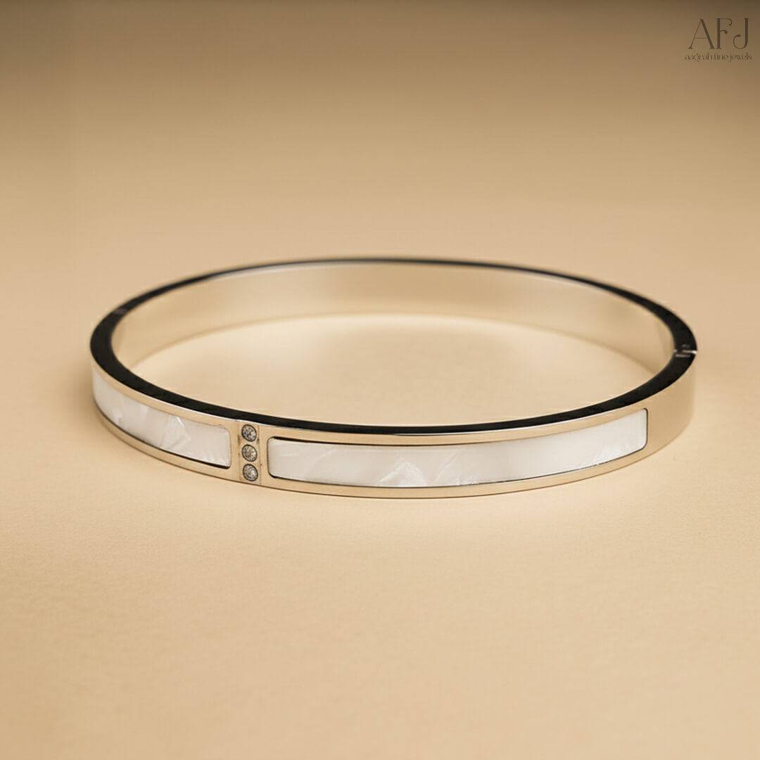 The Mother of Pearl Elegance Bracelet