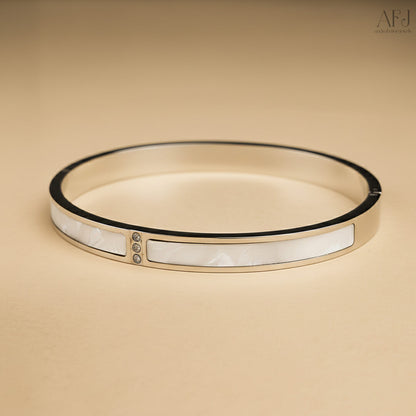 The Mother of Pearl Elegance Bracelet
