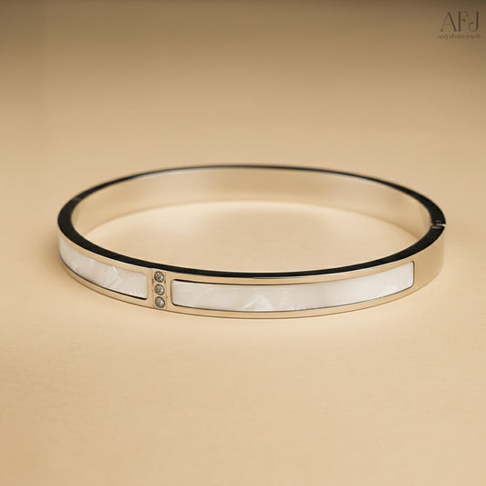 The Mother of Pearl Elegance Bracelet