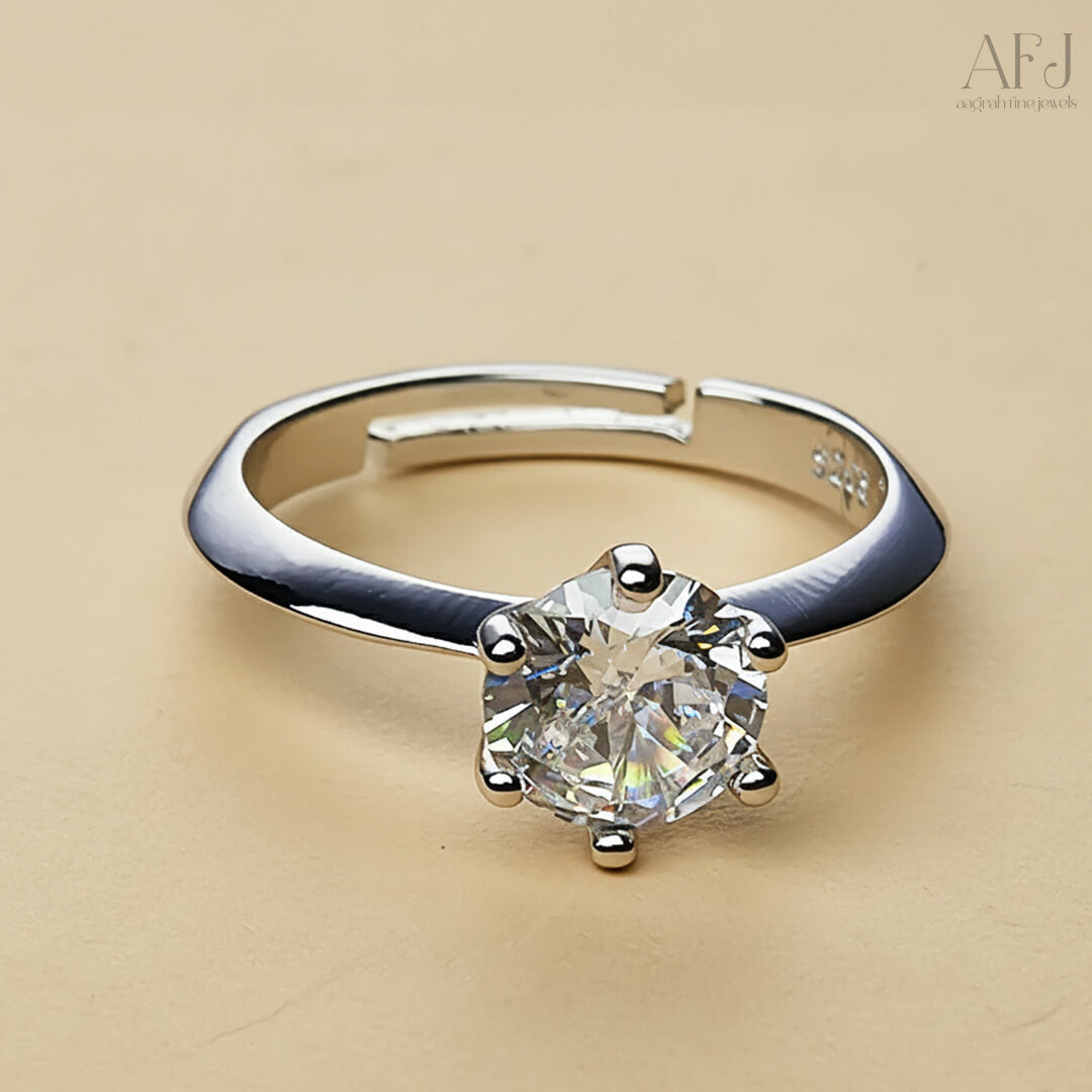 Lyra Classic Solitaire Ring