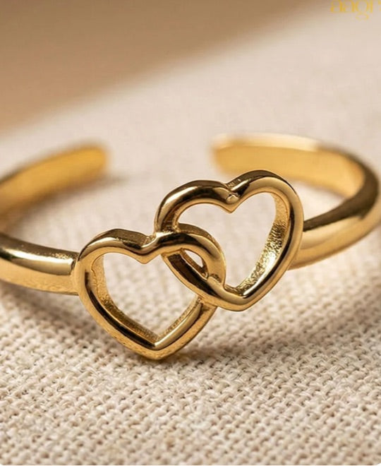 A closer look at the Duo Heart ring